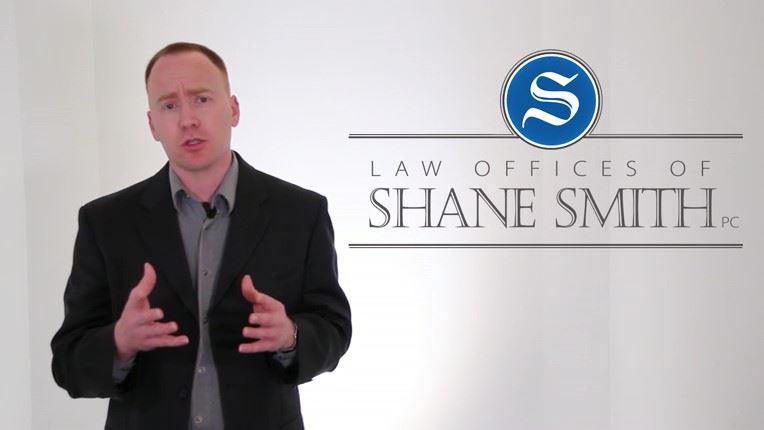 El abogado Shane Smith explica cómo contratar a un abogado si estás en un accidente.